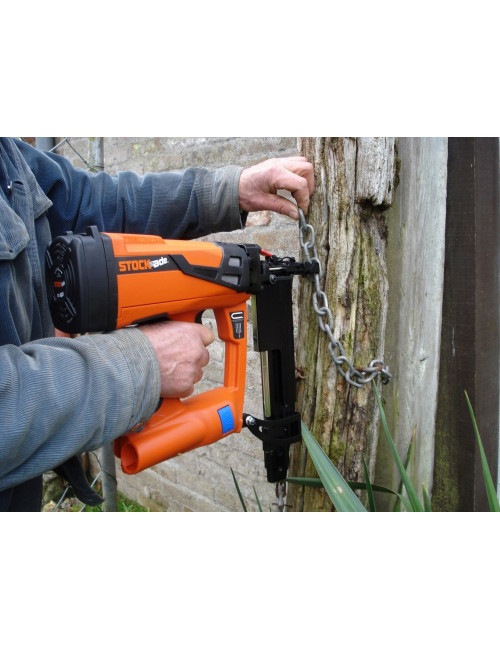clouteuse agrafeuse pneumatique ST400i pour faciliter vos chantiers